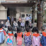「あきみ保育園の園児たちとご利用者の交流」「手作りの七夕の吹き流し」