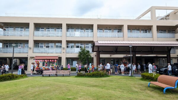 田中稲荷神社の夏祭り⛩️氏子の皆様が、立派なお神輿を担いでご来園！